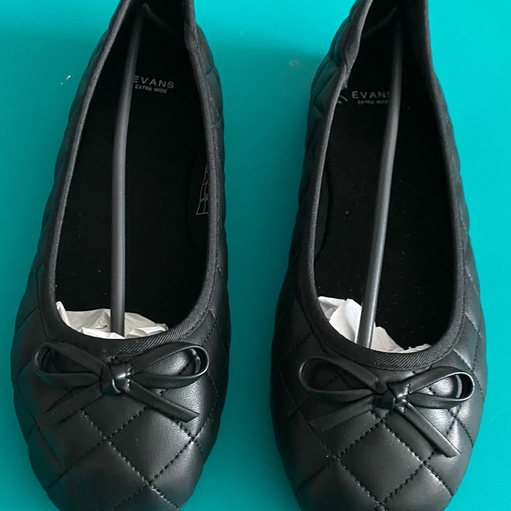Black quilted Irene ballet flats shoes size 7 Wide New